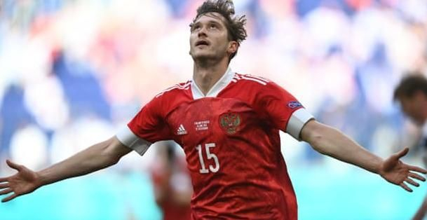 包含丹麦队凭借团队合作力挫对手，晋级下一轮的词条