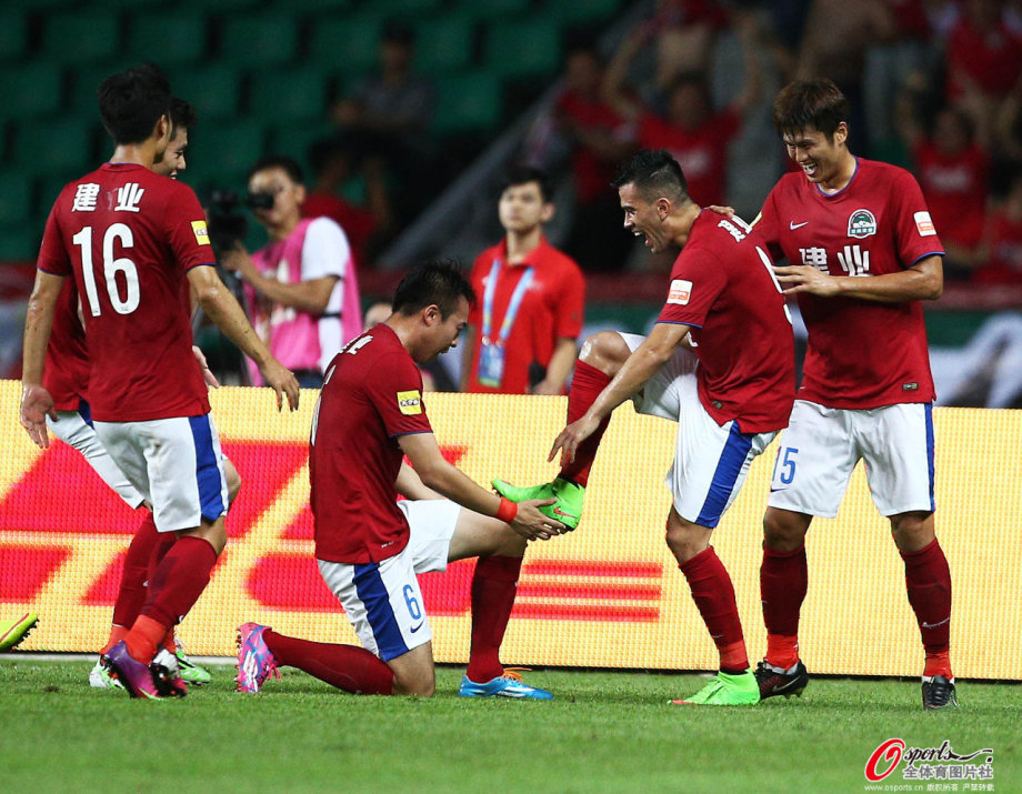 广州富力客场击败江苏舜天，取得重要胜利的简单介绍