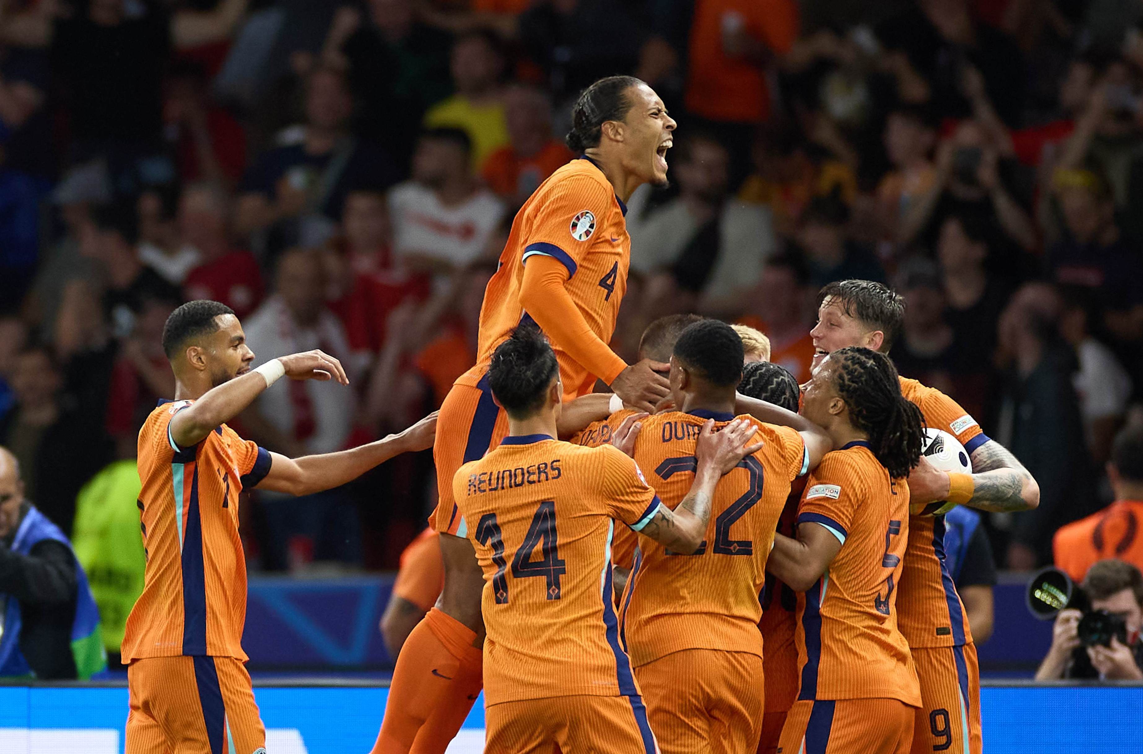 强强对话：欧洲足球联赛精彩纷呈的简单介绍