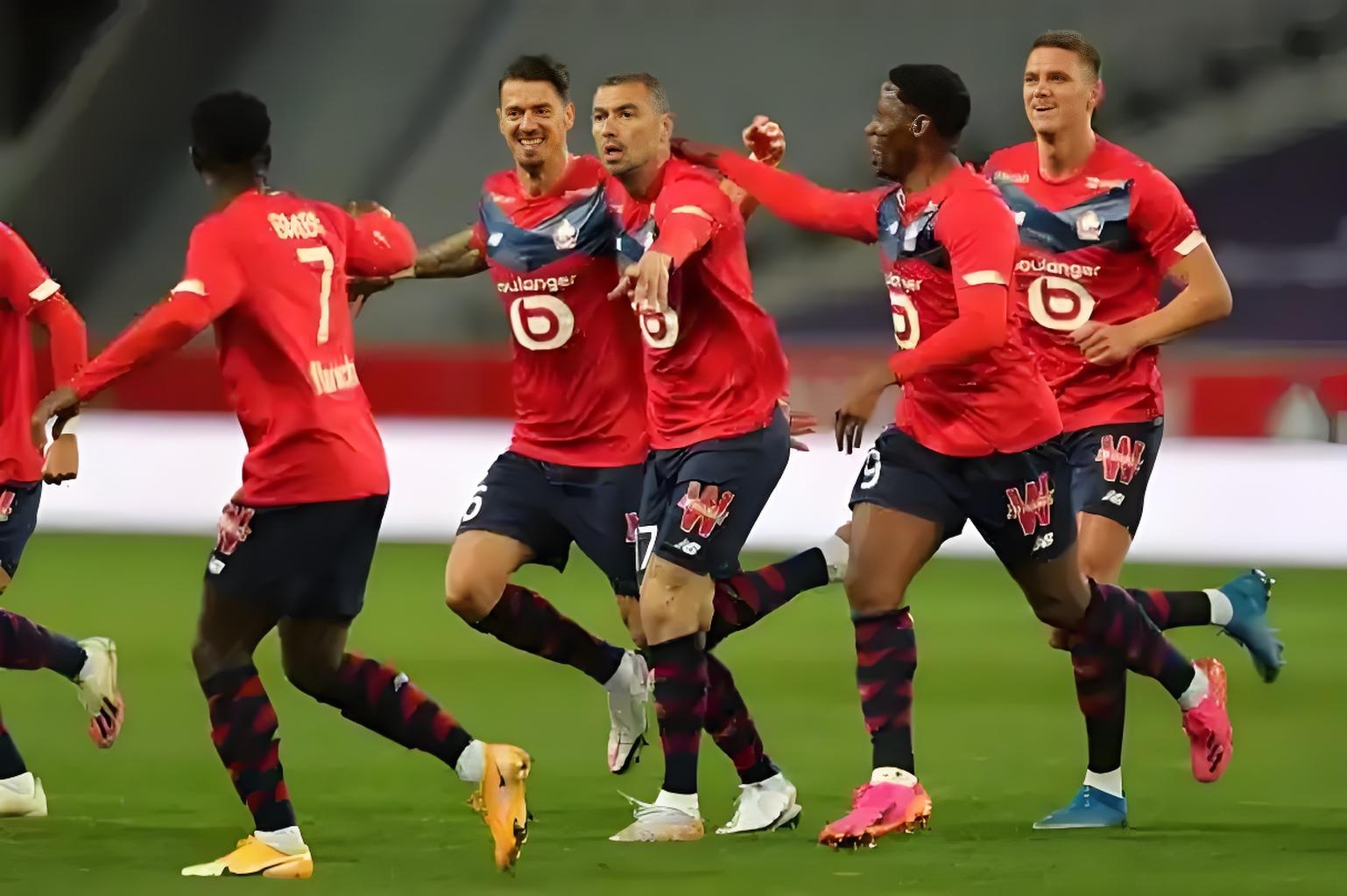 关于利兹联客场惨败布莱顿，失去不败纪录的信息