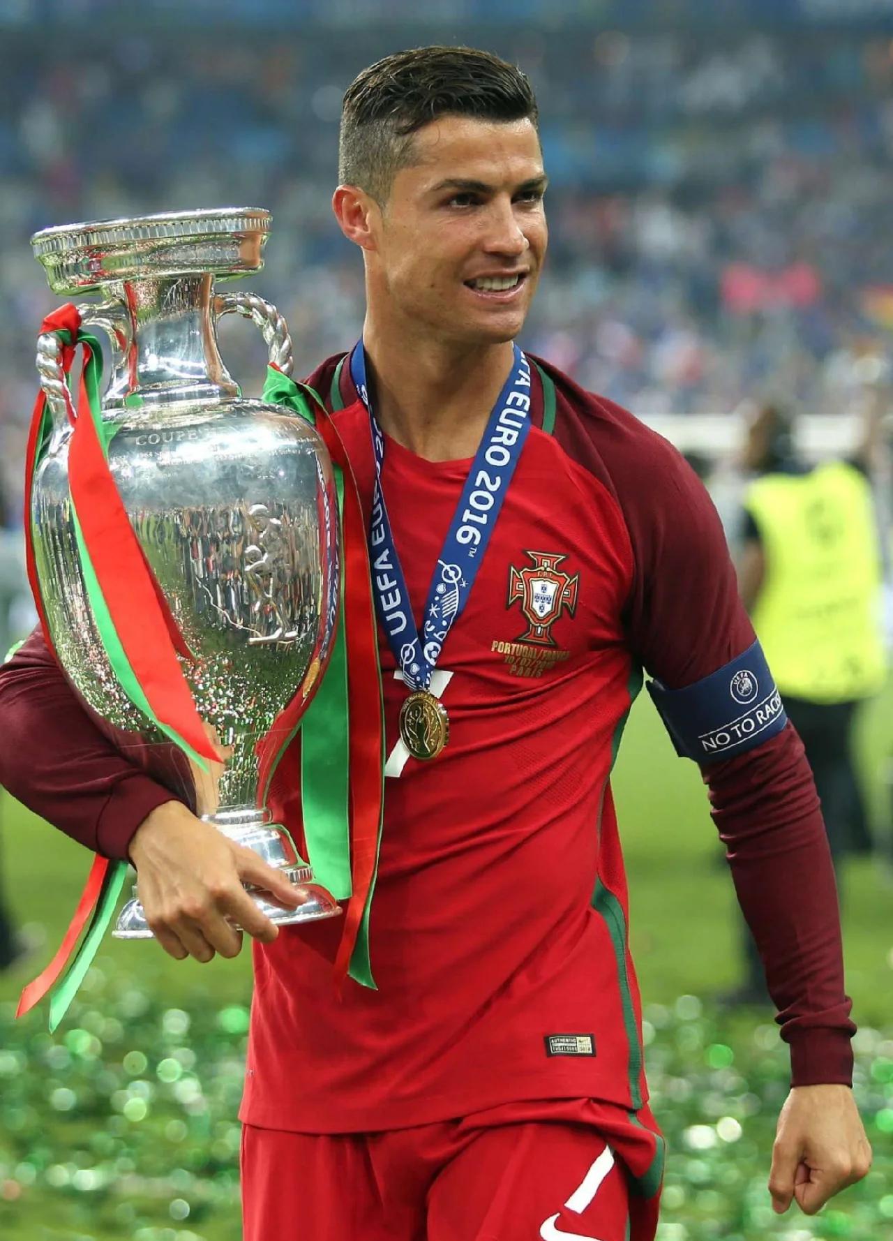 葡萄牙足球队实力强大，轻松晋级