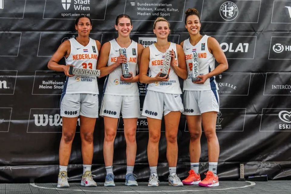 欧洲女子篮球比赛吸引万人观看 欧洲女子篮球比赛吸引万人观看