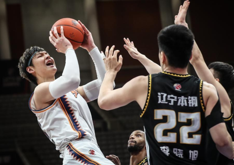 吉林队完胜深圳队,王哲林扛起全队 吉林队完胜深圳队,王哲林扛起全队