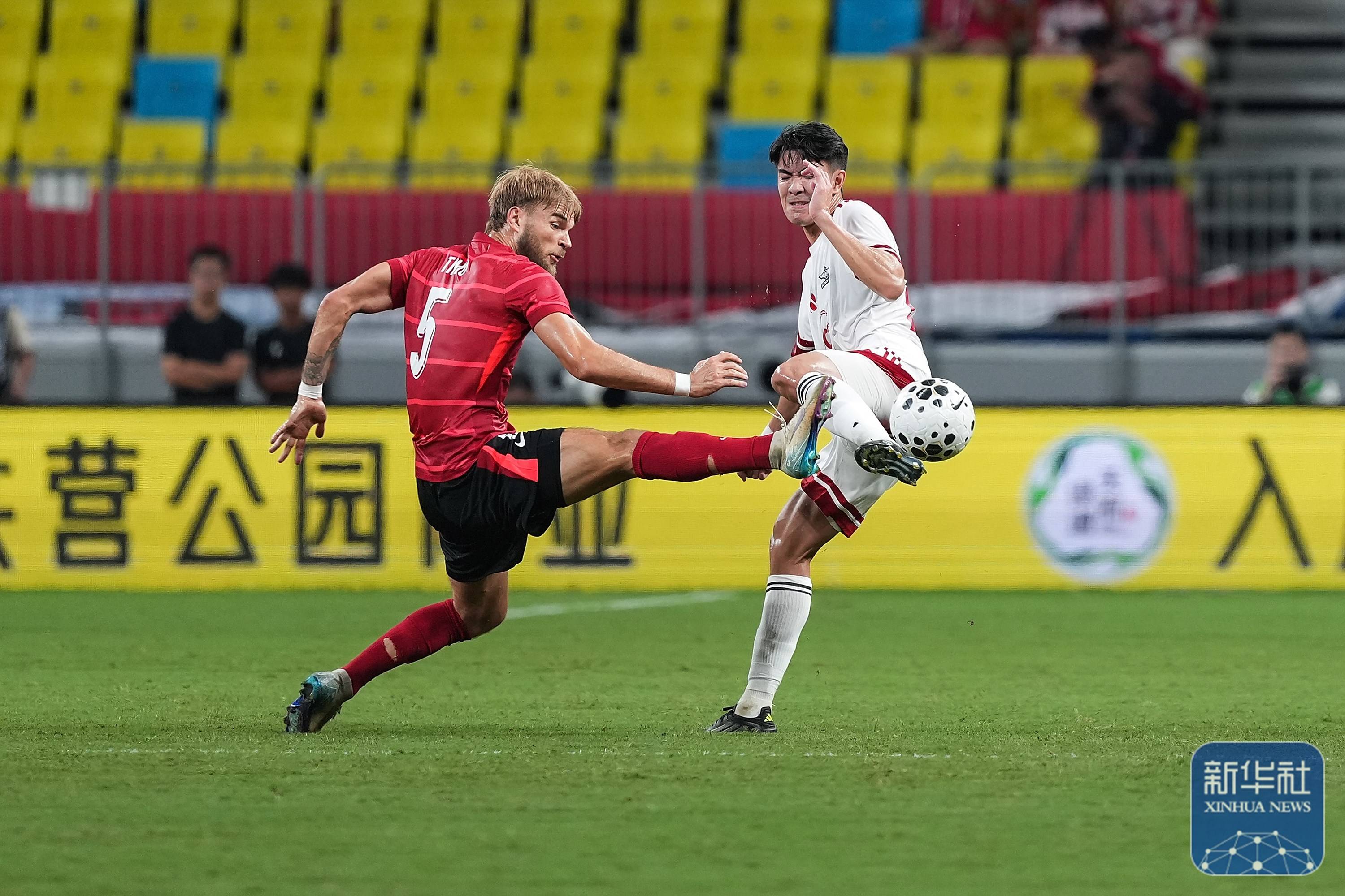 曼联队在比赛中获得惊险胜利,晋级下一轮 曼联队在比赛中获得惊险胜利,晋级下一轮