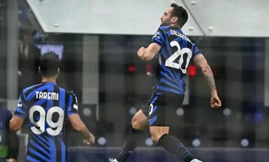 强队对决,胜负难分,球迷欢呼雀跃 强队对决,胜负难分,球迷欢呼雀跃