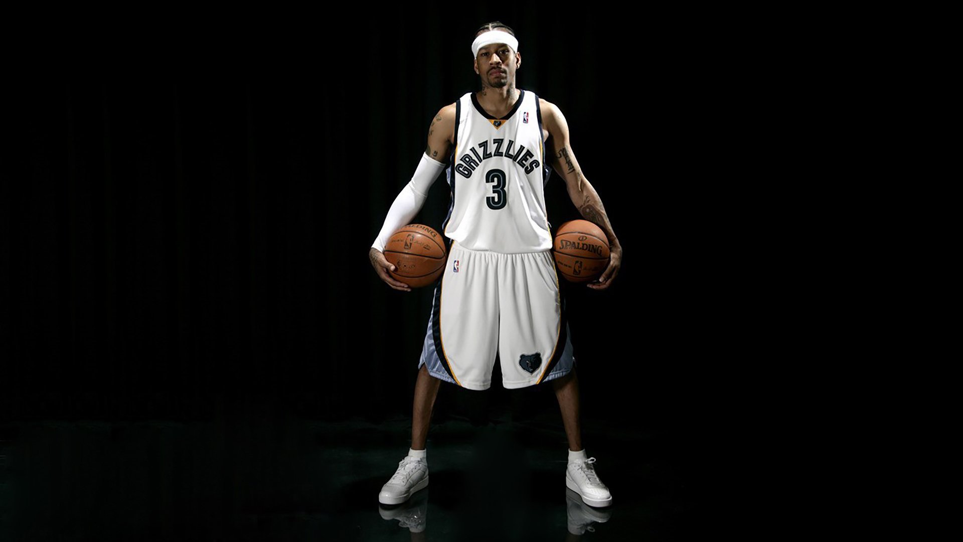 孤星闪耀与群狮怒吼，足球场上两种奇迹的诞生